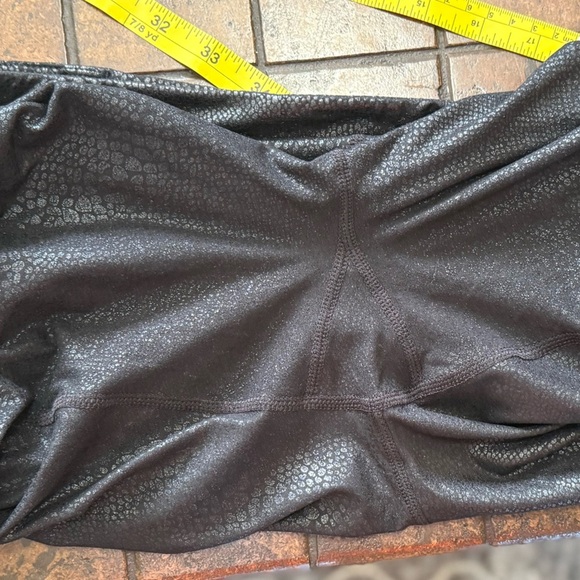 Black Snake Skin Patterned Leggings - Picture 7 of 8